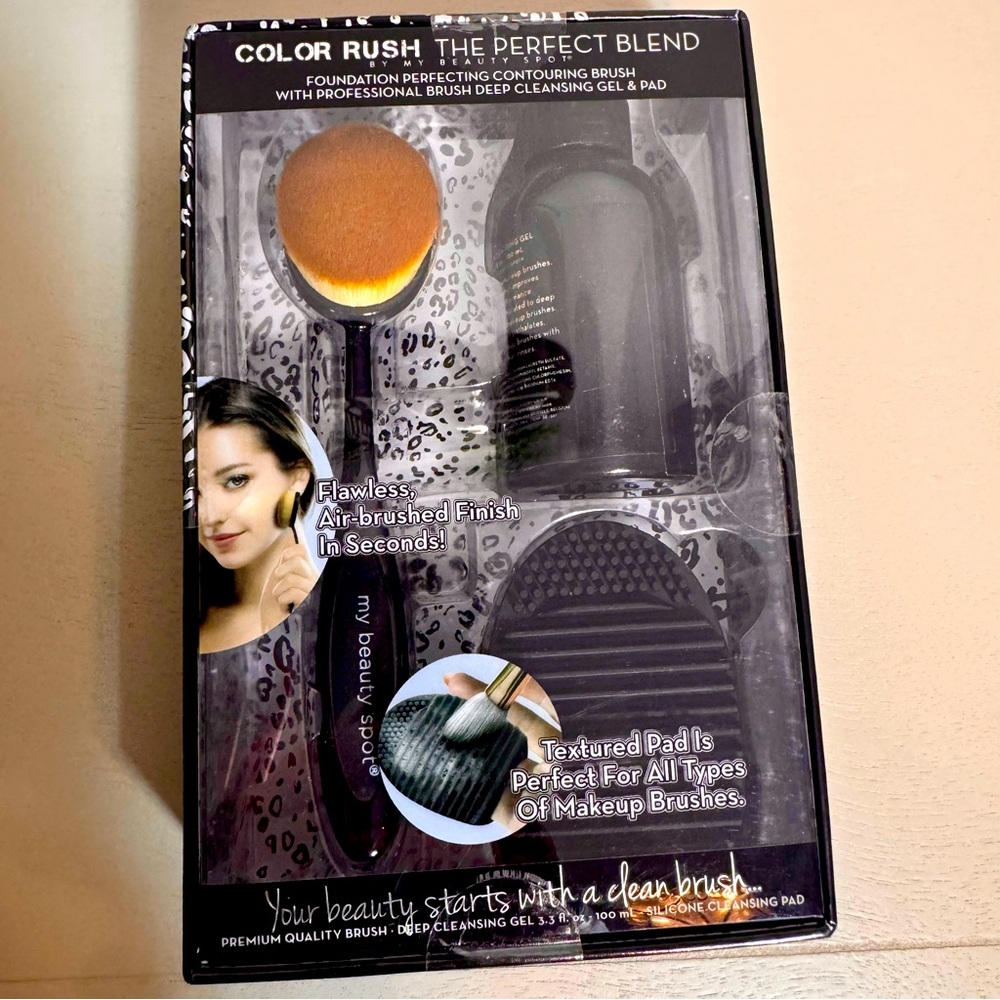 NWT. Color Rush makeup brush set, featuring a foundation blending brush & more